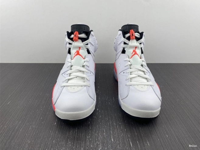 Bmlin Retro (2014) 384664-123 Infrared 6 Jordan White 0824